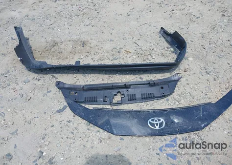 2025 Toyota Camry Le z USA, uszkodzony, nr VIN 4T1DAACK4SU076572